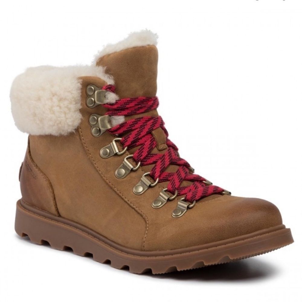 Sorel phoenix Short Lace up Boots real Leather size 8 camel brown boot fur
